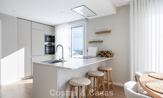 Modern penthouse met ‘wraparound’ terras en 360° uitzicht te koop in Nueva Andalucia, Marbella 798094 