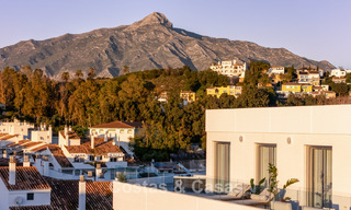 Modern penthouse met ‘wraparound’ terras en 360° uitzicht te koop in Nueva Andalucia, Marbella 798099 