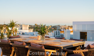 Modern penthouse met ‘wraparound’ terras en 360° uitzicht te koop in Nueva Andalucia, Marbella 798106 