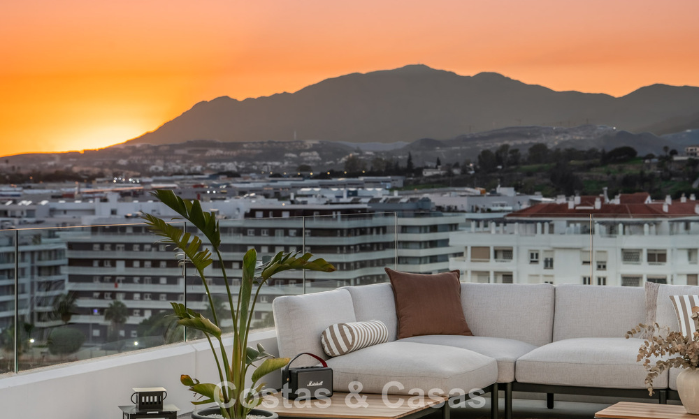 Modern penthouse met ‘wraparound’ terras en 360° uitzicht te koop in Nueva Andalucia, Marbella 798108