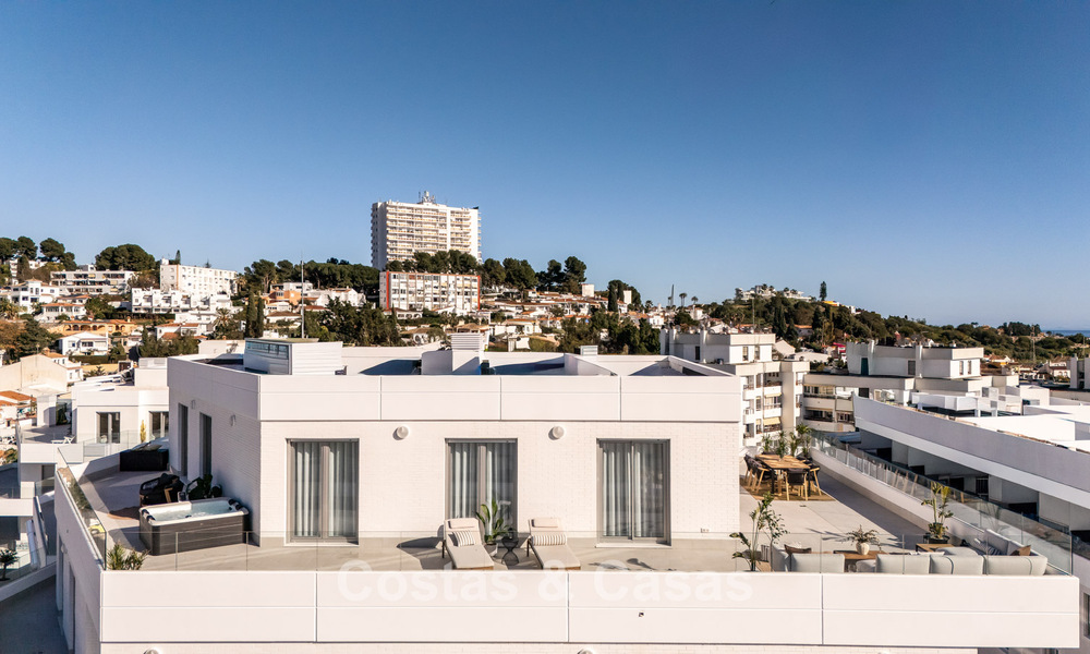 Modern penthouse met ‘wraparound’ terras en 360° uitzicht te koop in Nueva Andalucia, Marbella 798109