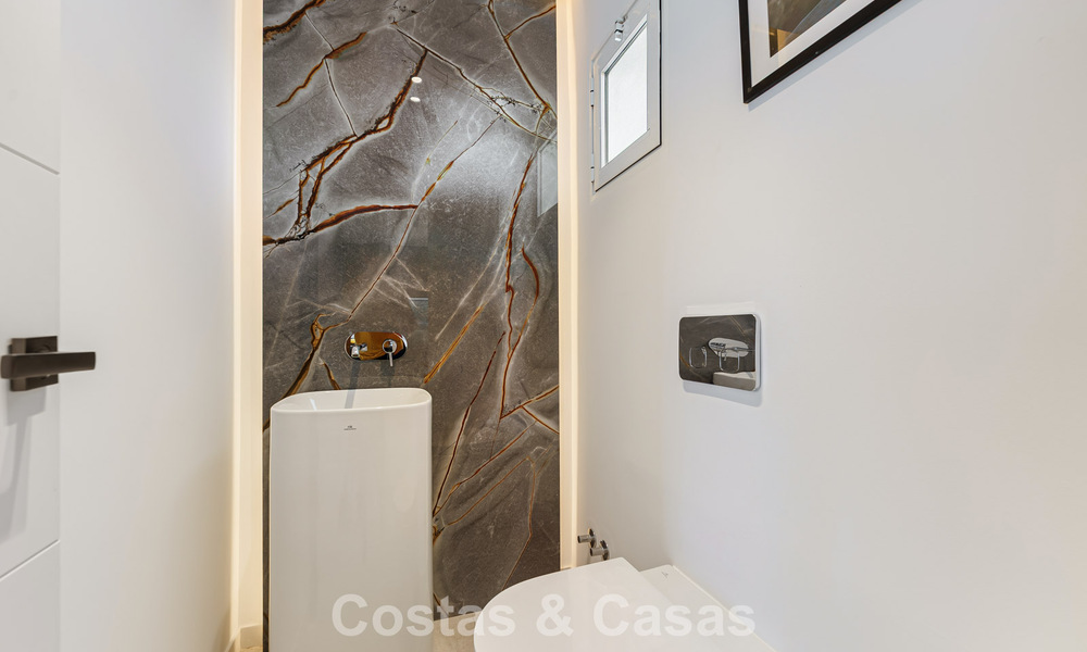 Gerenoveerd schakelwoning te koop aan de Golden Mile op loopafstand van het strand en Puente Romano, Marbella 797300