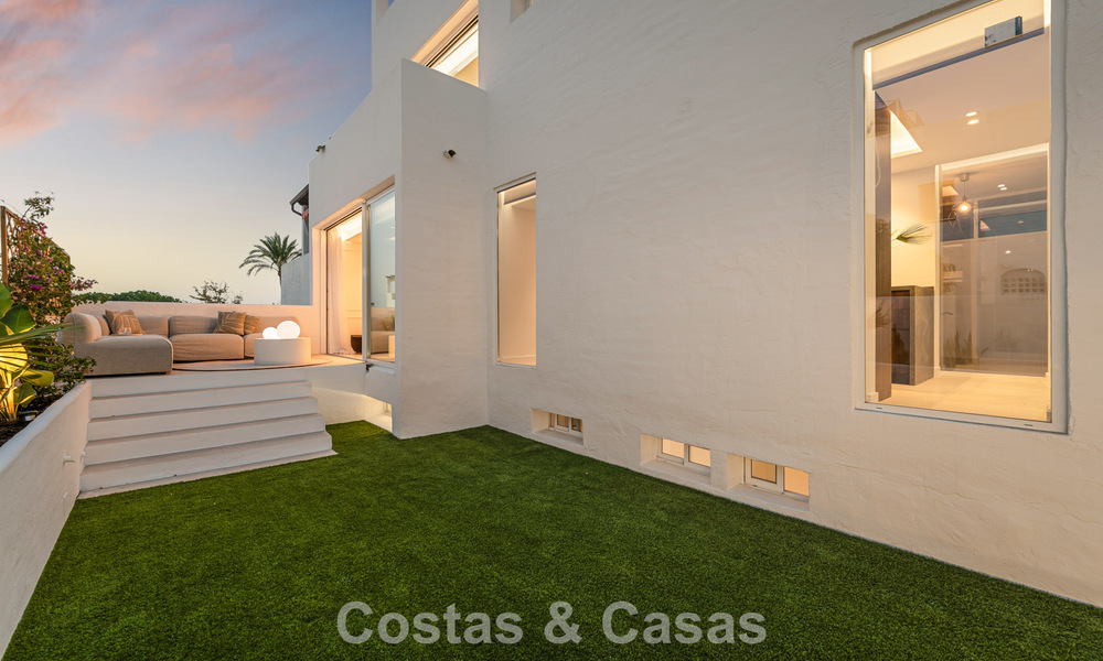 Gerenoveerd schakelwoning te koop aan de Golden Mile op loopafstand van het strand en Puente Romano, Marbella 797312