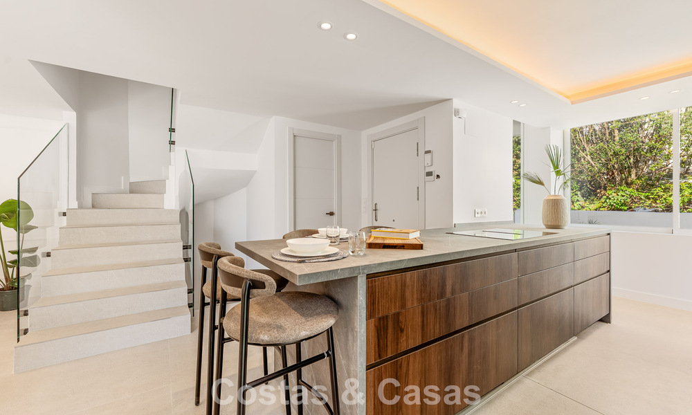 Gerenoveerd schakelwoning te koop aan de Golden Mile op loopafstand van het strand en Puente Romano, Marbella 797326