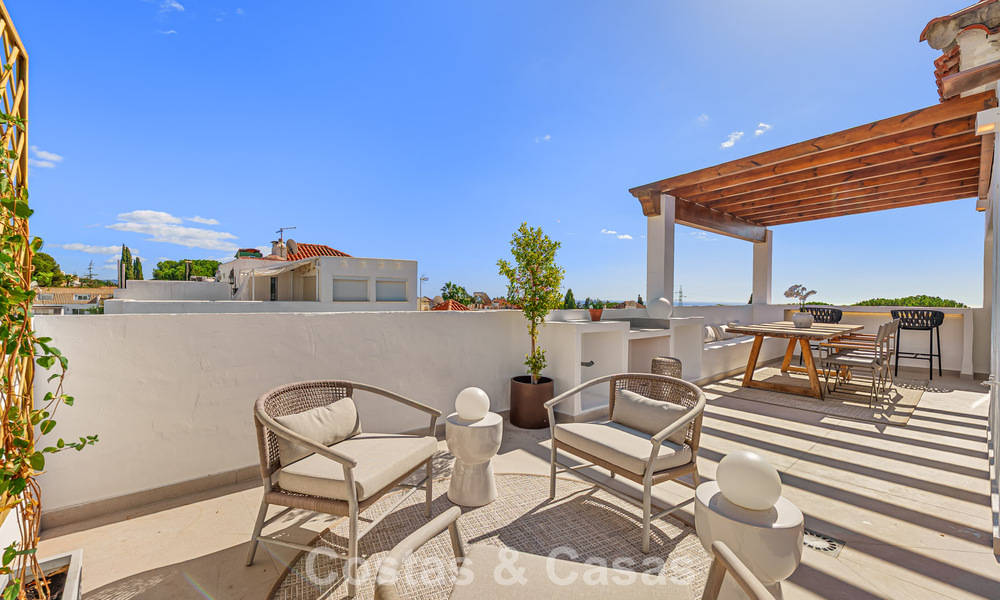 Gerenoveerd schakelwoning te koop aan de Golden Mile op loopafstand van het strand en Puente Romano, Marbella 797346