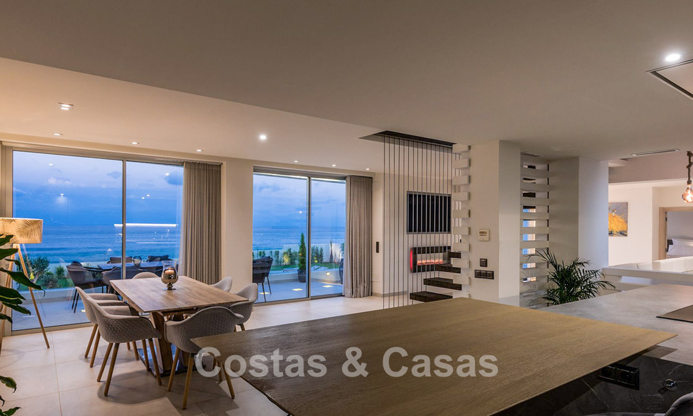 Exclusieve, moderne strandvilla te koop met directe toegang tot het strand in Mijas, Costa del Sol 797371