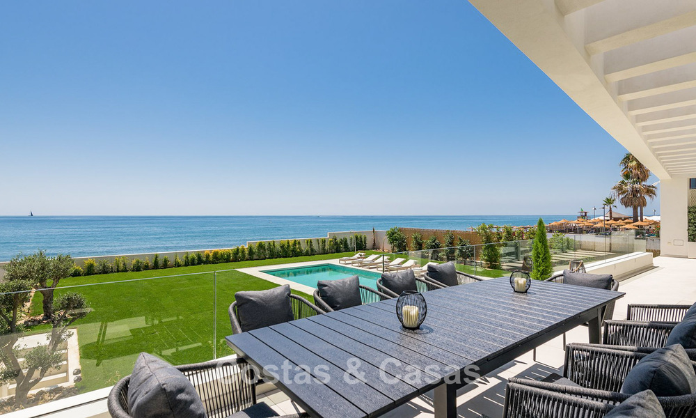 Exclusieve, moderne strandvilla te koop met directe toegang tot het strand in Mijas, Costa del Sol 797382