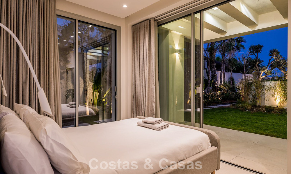 Exclusieve, moderne strandvilla te koop met directe toegang tot het strand in Mijas, Costa del Sol 797391