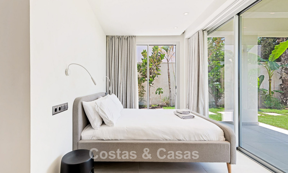 Exclusieve, moderne strandvilla te koop met directe toegang tot het strand in Mijas, Costa del Sol 797395