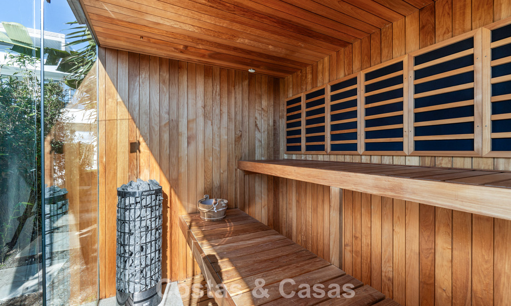 Exclusieve, moderne strandvilla te koop met directe toegang tot het strand in Mijas, Costa del Sol 797398