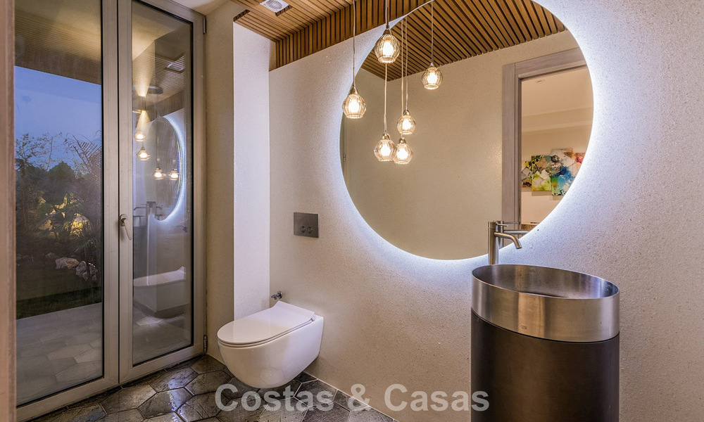 Exclusieve, moderne strandvilla te koop met directe toegang tot het strand in Mijas, Costa del Sol 797399