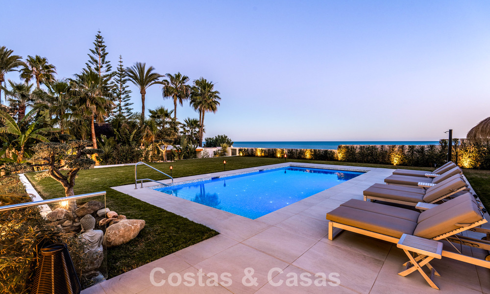 Exclusieve, moderne strandvilla te koop met directe toegang tot het strand in Mijas, Costa del Sol 797402