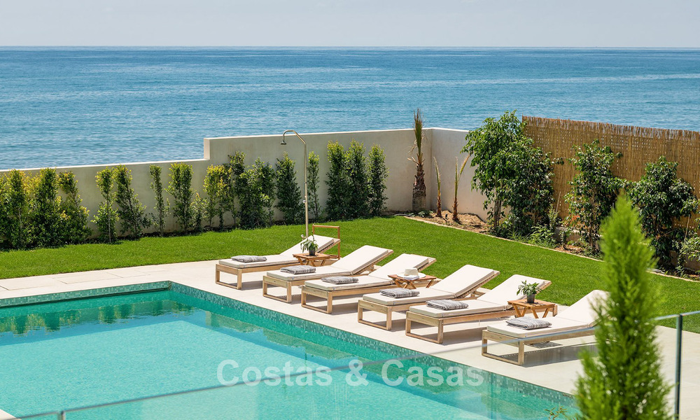 Exclusieve, moderne strandvilla te koop met directe toegang tot het strand in Mijas, Costa del Sol 797405