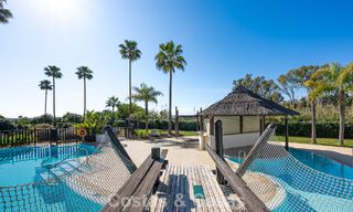 Eersteklas appartement te koop met zeezicht in een strandcomplex op de New Golden Mile tussen Marbella en Estepona 797432 