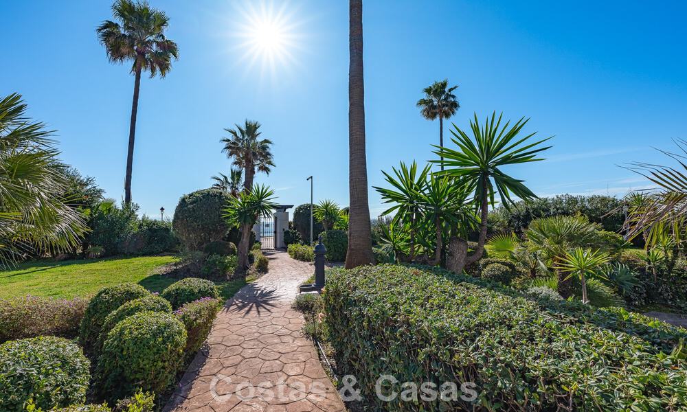 Eersteklas appartement te koop met zeezicht in een strandcomplex op de New Golden Mile tussen Marbella en Estepona 797434