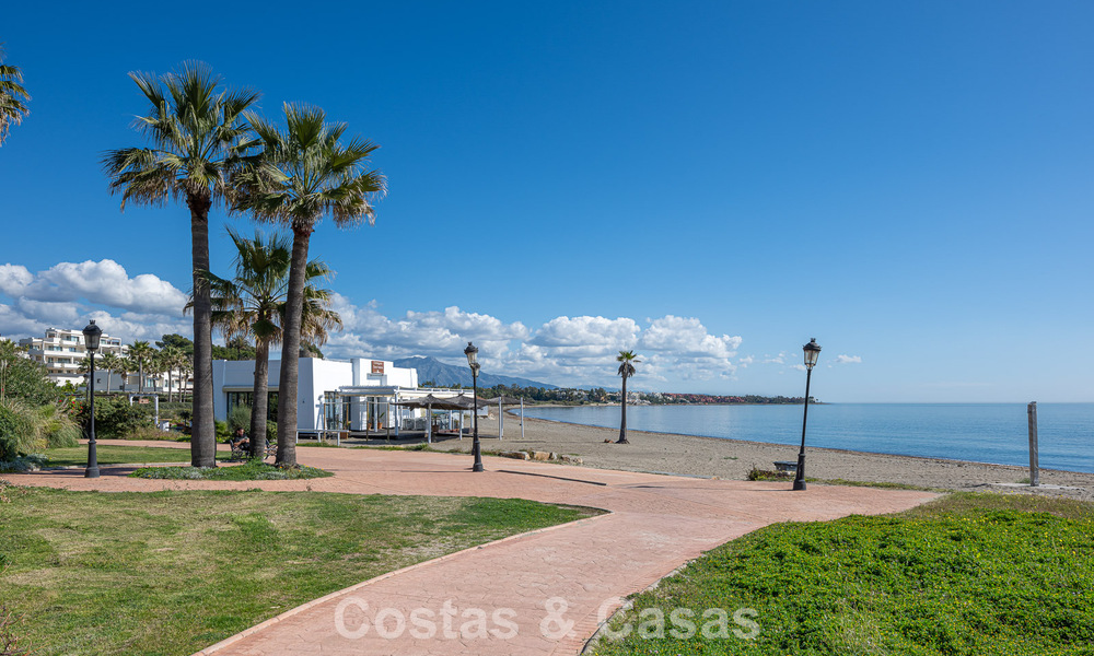 Eersteklas appartement te koop met zeezicht in een strandcomplex op de New Golden Mile tussen Marbella en Estepona 797438