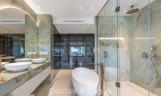 Eersteklas appartement te koop met zeezicht in een strandcomplex op de New Golden Mile tussen Marbella en Estepona 797449 