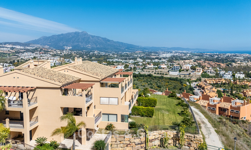 Prestigieus luxepenthouse met panoramisch golf- en zeezicht te koop in Marbella - Benahavis 797522