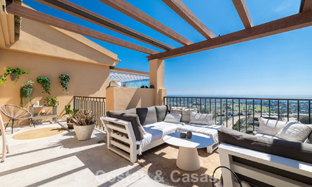 Prestigieus luxepenthouse met panoramisch golf- en zeezicht te koop in Marbella - Benahavis 797523