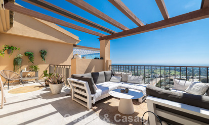 Prestigieus luxepenthouse met panoramisch golf- en zeezicht te koop in Marbella - Benahavis 797523