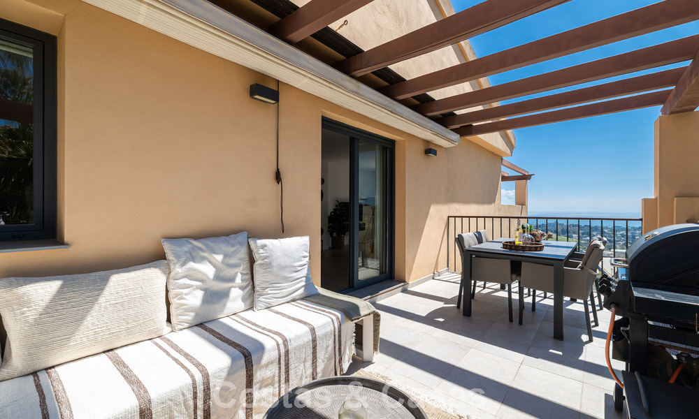 Prestigieus luxepenthouse met panoramisch golf- en zeezicht te koop in Marbella - Benahavis 797526