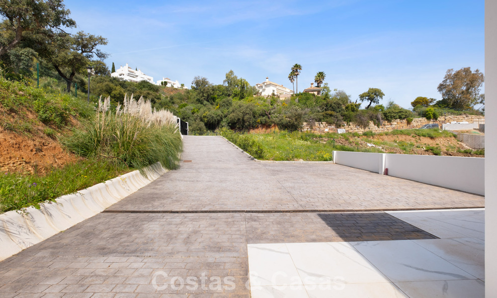 Gloednieuwe moderne villa met panoramisch zeezicht te koop in een natuurlijke setting ten oosten van Marbella centrum 797599