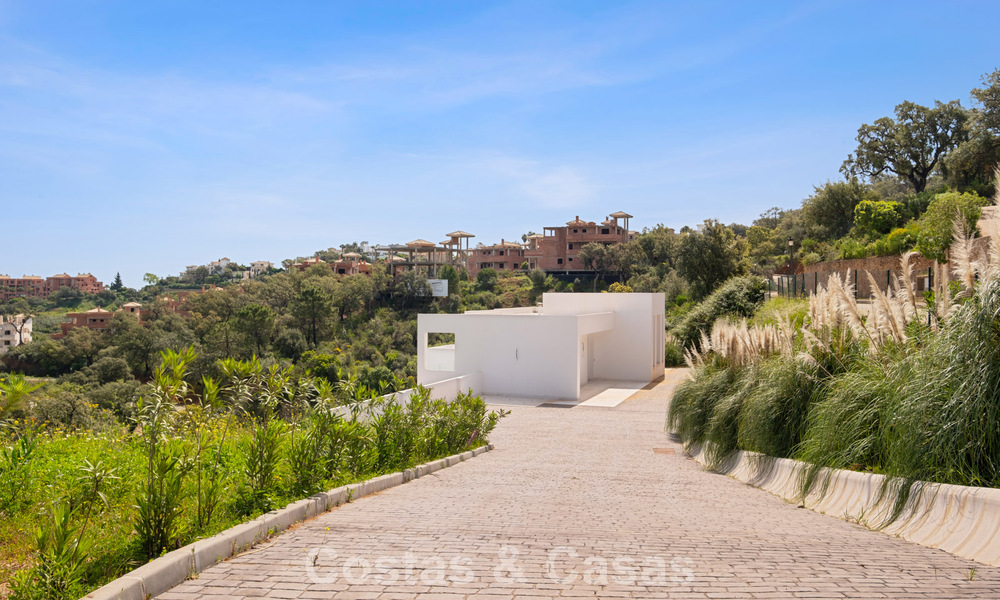 Gloednieuwe moderne villa met panoramisch zeezicht te koop in een natuurlijke setting ten oosten van Marbella centrum 797601
