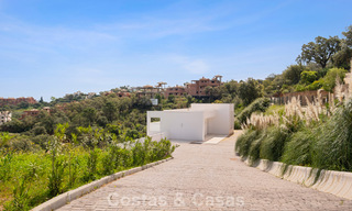 Gloednieuwe moderne villa met panoramisch zeezicht te koop in een natuurlijke setting ten oosten van Marbella centrum 797601 