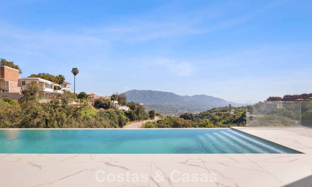 Gloednieuwe moderne villa met panoramisch zeezicht te koop in een natuurlijke setting ten oosten van Marbella centrum 797603
