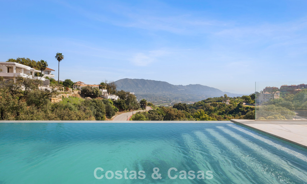 Gloednieuwe moderne villa met panoramisch zeezicht te koop in een natuurlijke setting ten oosten van Marbella centrum 797604
