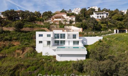 Gloednieuwe moderne villa met panoramisch zeezicht te koop in een natuurlijke setting ten oosten van Marbella centrum 797607
