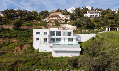 Gloednieuwe moderne villa met panoramisch zeezicht te koop in een natuurlijke setting ten oosten van Marbella centrum 797607