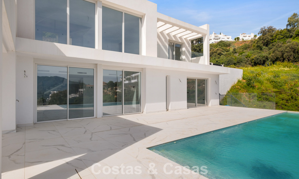 Gloednieuwe moderne villa met panoramisch zeezicht te koop in een natuurlijke setting ten oosten van Marbella centrum 797609
