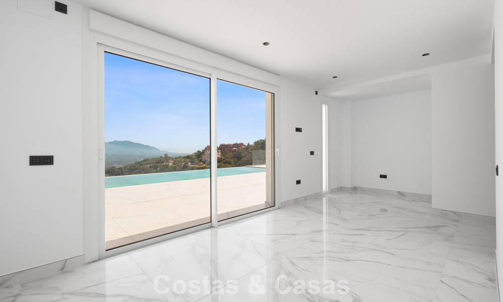 Gloednieuwe moderne villa met panoramisch zeezicht te koop in een natuurlijke setting ten oosten van Marbella centrum 797622