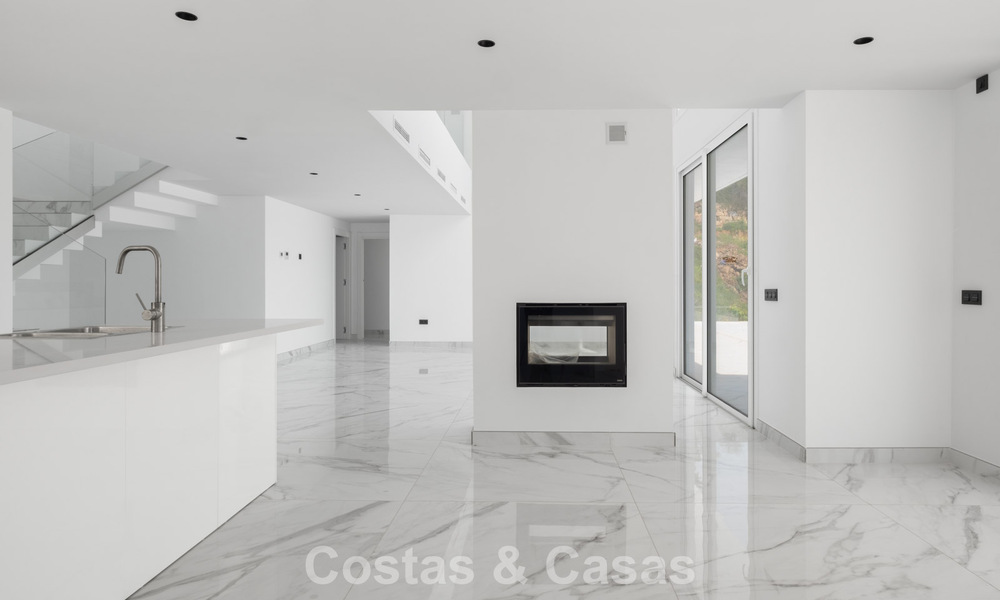 Gloednieuwe moderne villa met panoramisch zeezicht te koop in een natuurlijke setting ten oosten van Marbella centrum 797626