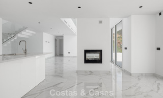 Gloednieuwe moderne villa met panoramisch zeezicht te koop in een natuurlijke setting ten oosten van Marbella centrum 797626 
