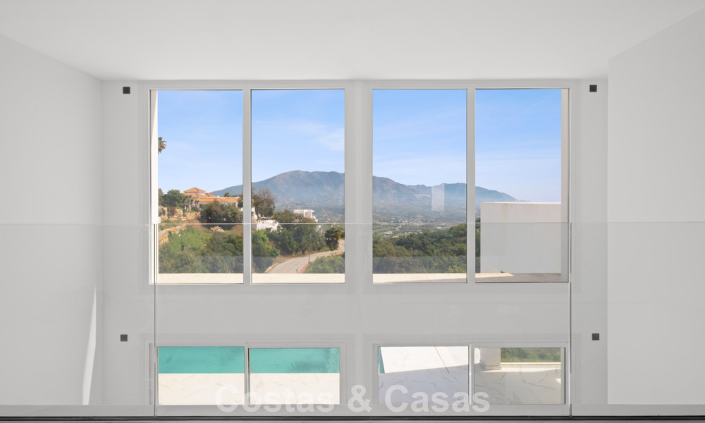 Gloednieuwe moderne villa met panoramisch zeezicht te koop in een natuurlijke setting ten oosten van Marbella centrum 797628