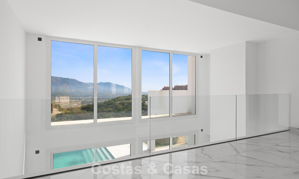 Gloednieuwe moderne villa met panoramisch zeezicht te koop in een natuurlijke setting ten oosten van Marbella centrum 797629