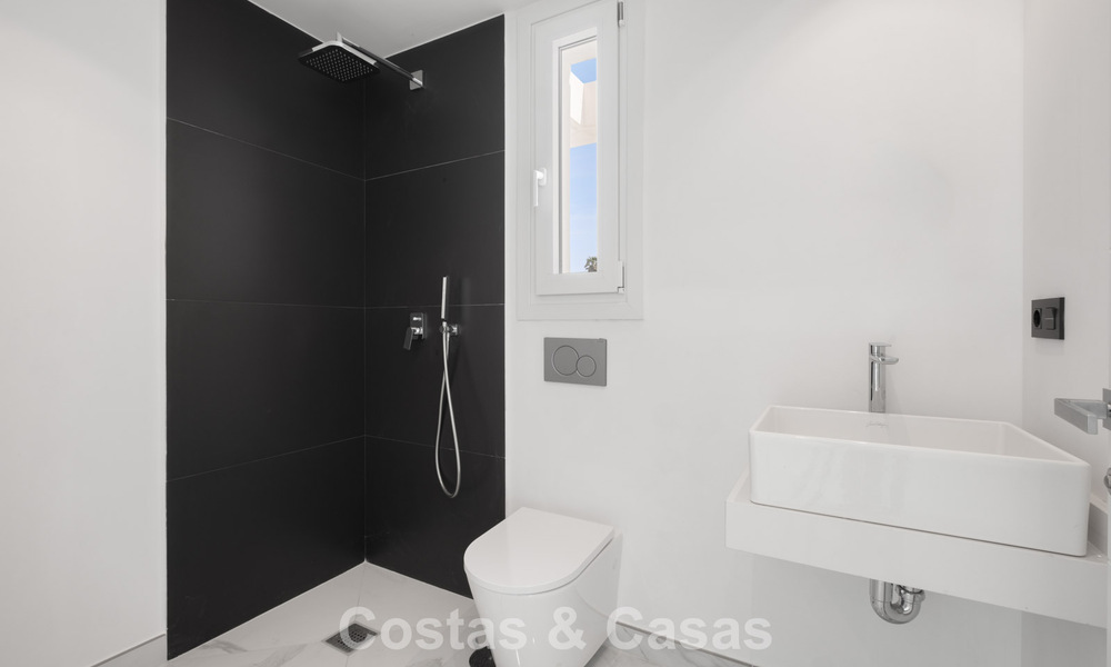 Gloednieuwe moderne villa met panoramisch zeezicht te koop in een natuurlijke setting ten oosten van Marbella centrum 797630