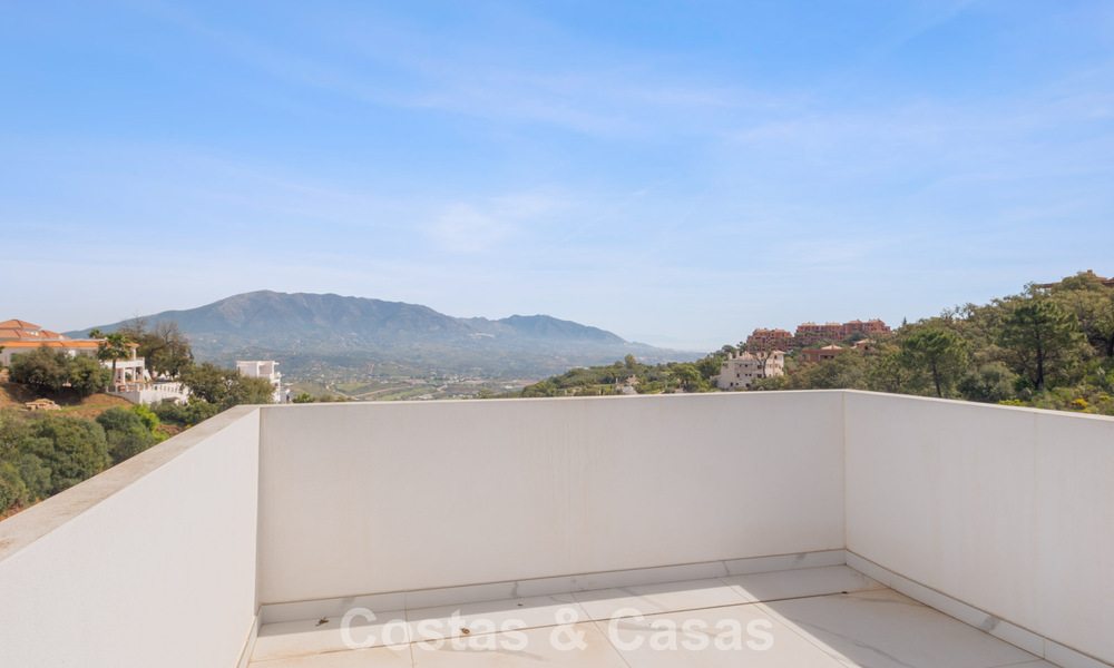 Gloednieuwe moderne villa met panoramisch zeezicht te koop in een natuurlijke setting ten oosten van Marbella centrum 797636