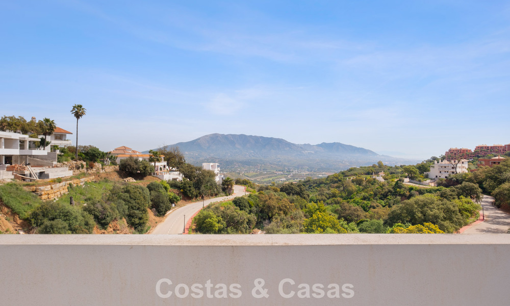 Gloednieuwe moderne villa met panoramisch zeezicht te koop in een natuurlijke setting ten oosten van Marbella centrum 797637