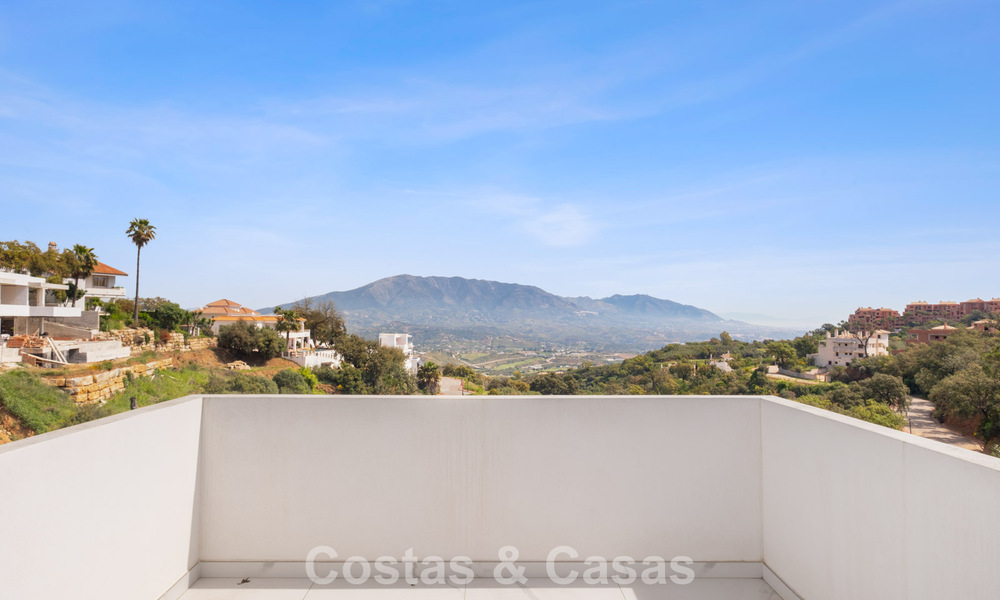 Gloednieuwe moderne villa met panoramisch zeezicht te koop in een natuurlijke setting ten oosten van Marbella centrum 797638
