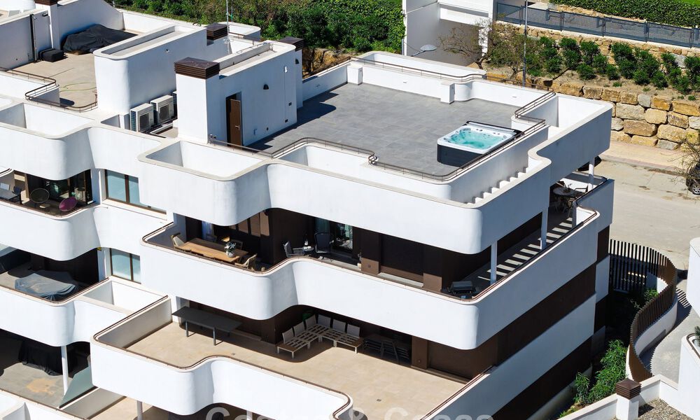 Modern luxepenthouse met royaal dakterras te koop vlakbij Estepona centrum 797648