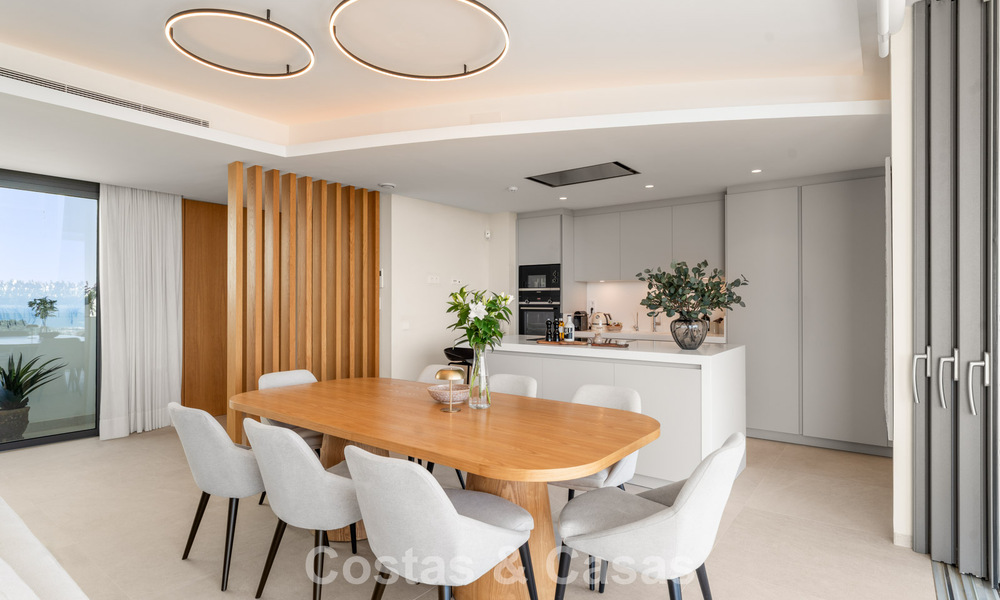 Lichtrijk, eigentijds luxe penthouse te koop met zeezicht in de heuvels van La Quinta Resort in Marbella - Benahavis 797691