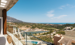 Lichtrijk, eigentijds luxe penthouse te koop met zeezicht in de heuvels van La Quinta Resort in Marbella - Benahavis 797695 