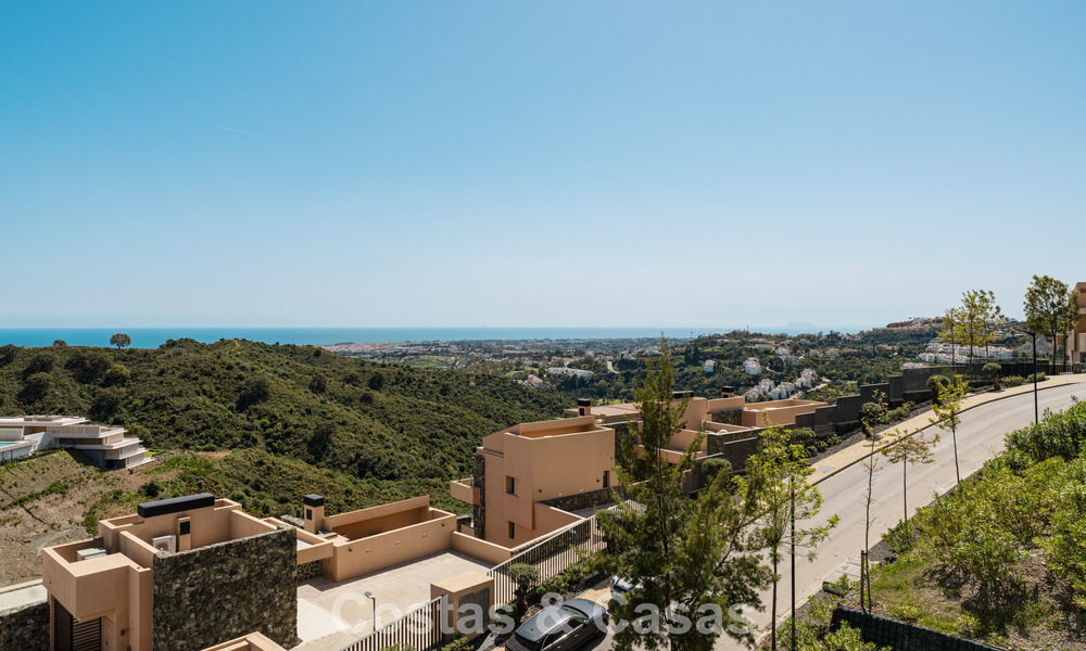 Lichtrijk, eigentijds luxe penthouse te koop met zeezicht in de heuvels van La Quinta Resort in Marbella - Benahavis 797696