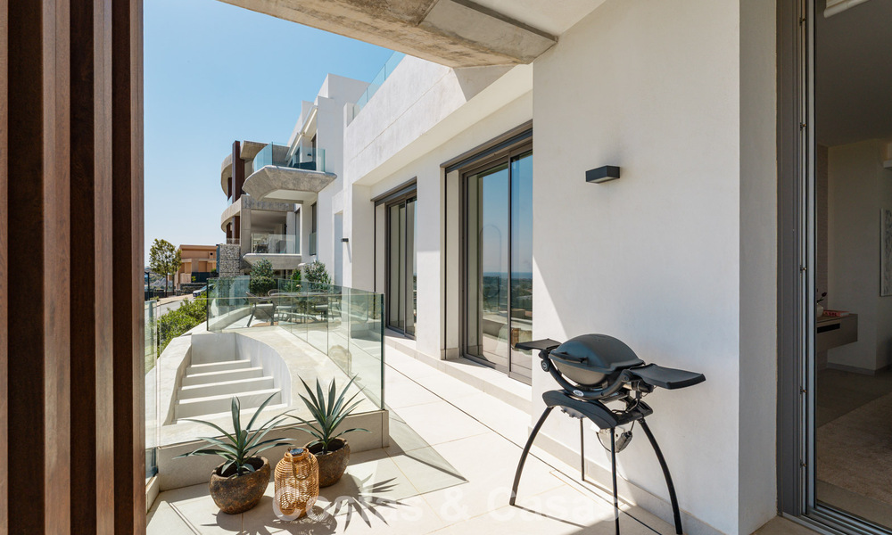 Lichtrijk, eigentijds luxe penthouse te koop met zeezicht in de heuvels van La Quinta Resort in Marbella - Benahavis 797697