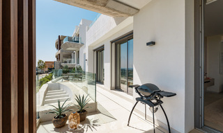 Lichtrijk, eigentijds luxe penthouse te koop met zeezicht in de heuvels van La Quinta Resort in Marbella - Benahavis 797697 