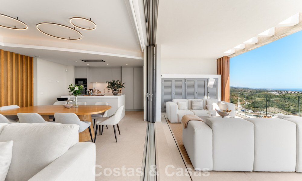 Lichtrijk, eigentijds luxe penthouse te koop met zeezicht in de heuvels van La Quinta Resort in Marbella - Benahavis 797698
