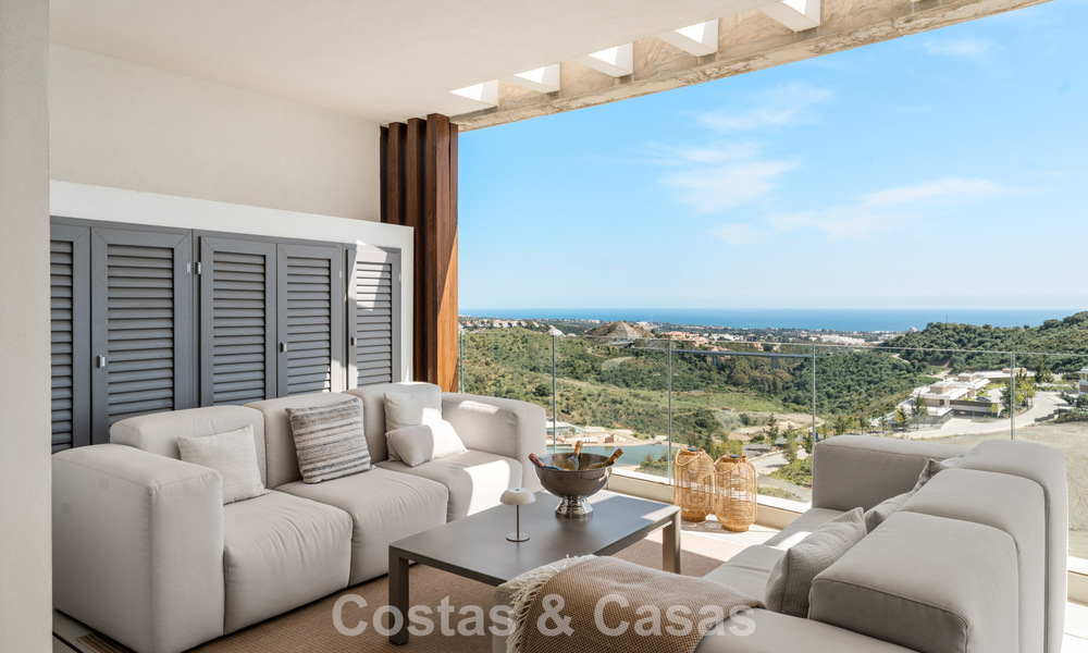 Lichtrijk, eigentijds luxe penthouse te koop met zeezicht in de heuvels van La Quinta Resort in Marbella - Benahavis 797699